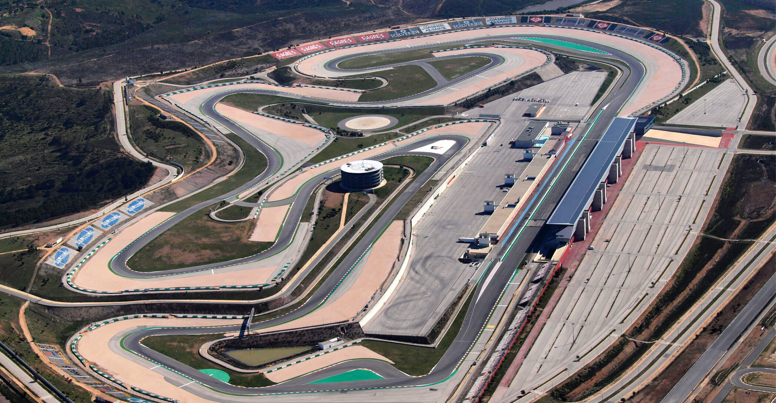 Portimão resort guide covering beaches, local areas and Faro Airport transfers