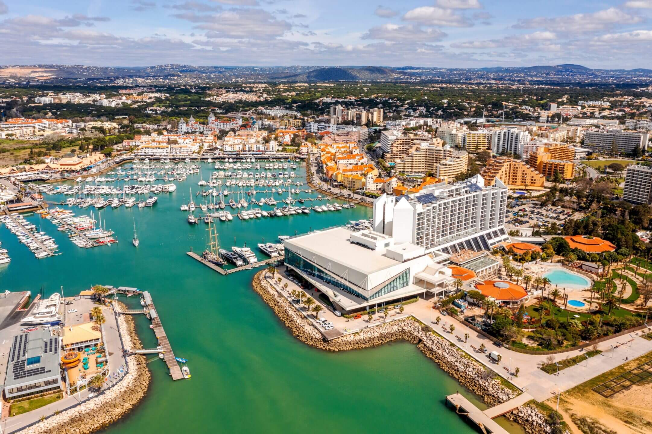 Private transfer path from Faro Airport to Vilamoura Marina